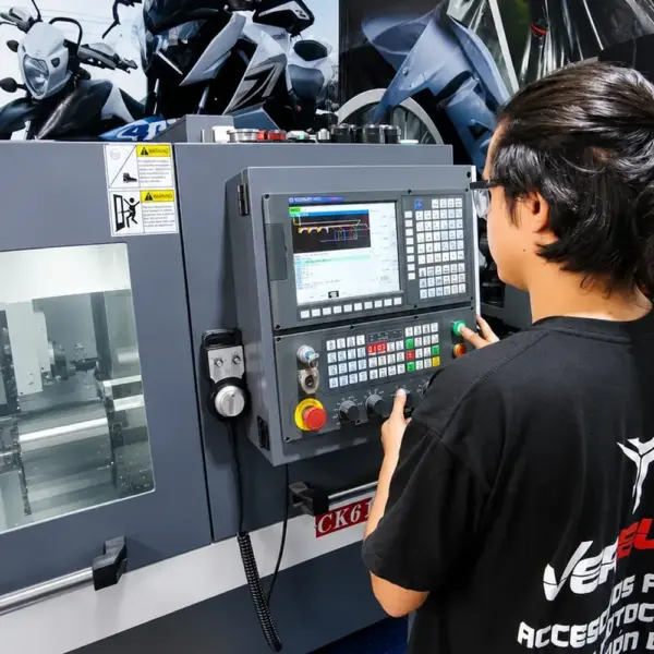 Mecanizado de pieza en torno CNC CK6140